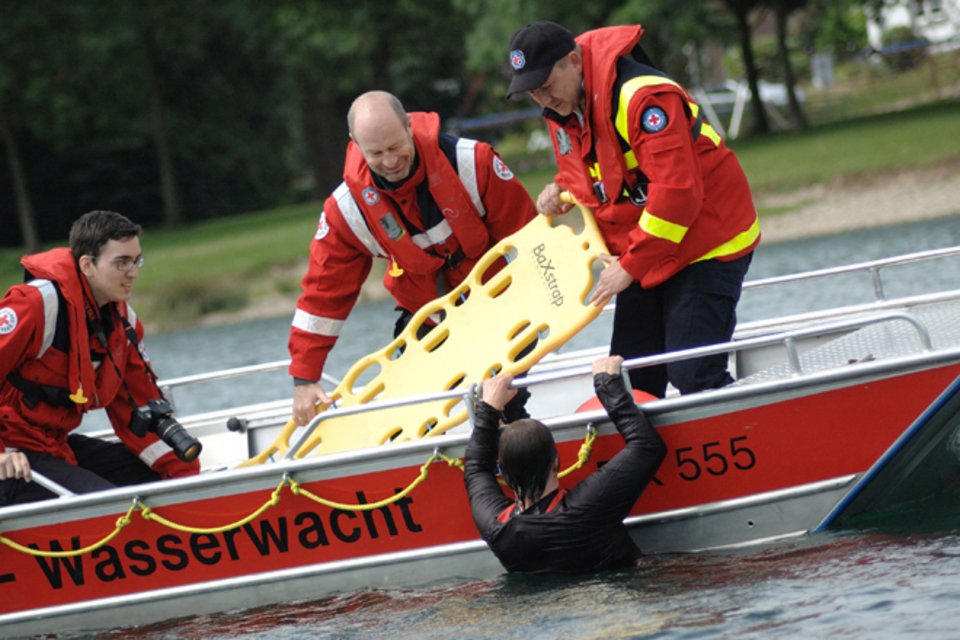 DRK-Journalistencamp Xanten “Brand auf einem Ausflugsdampfer“ DRK-Journalistencamp Xanten “Brand auf einem Ausflugsdampfer“